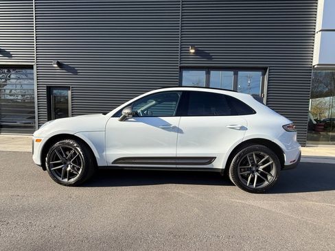 Certified 2025 Porsche Macan Turbo image 2