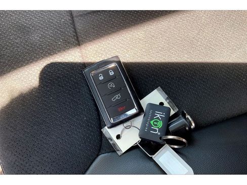 Used 2024 Jeep Grand Cherokee L Altitude AWD/4WD image 14