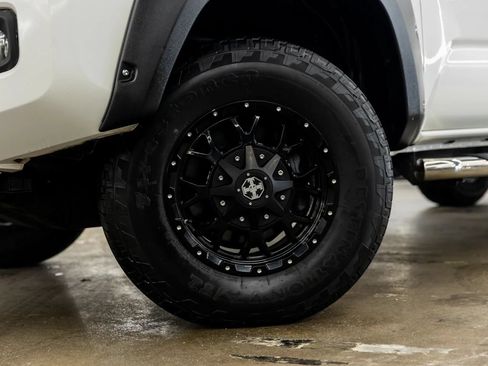 Used 2019 Toyota Tacoma SR w/ SR Convenience Package RWD image 3