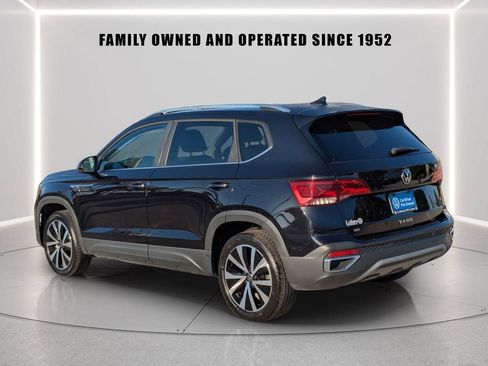 Used 2023 Volkswagen Taos SE FWD image 4