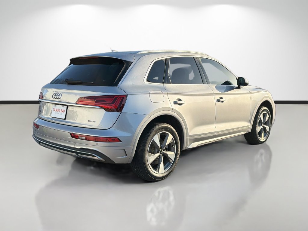 Used 2023 Audi Q5 2.0T Premium w/ Convenience Package AWD/4WD image 3