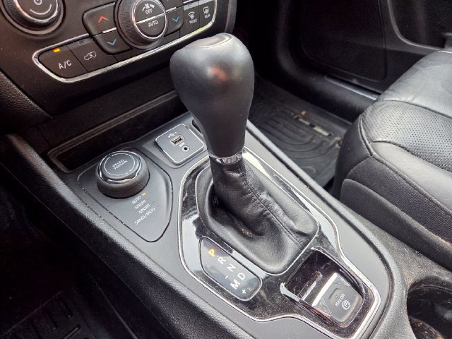 Used 2019 Jeep Cherokee Limited AWD/4WD image 17