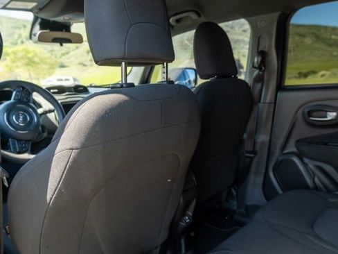 Used 2021 Jeep Renegade Latitude image 21