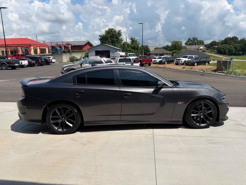 Used 2019 Dodge Charger Scat Pack RWD image 6