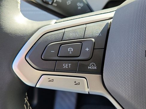 New 2026 Volkswagen Tiguan SE image 18