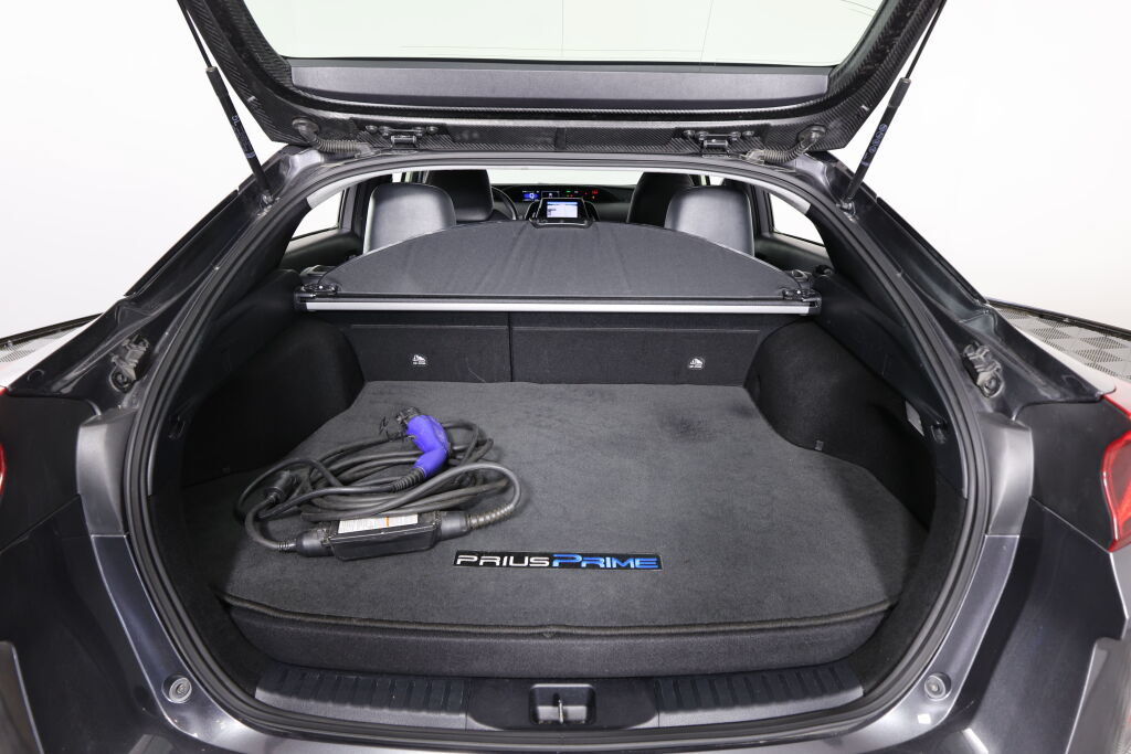 Used 2021 Toyota Prius Prime XLE w/ Carpet Mat Package (TMS) FWD image 18