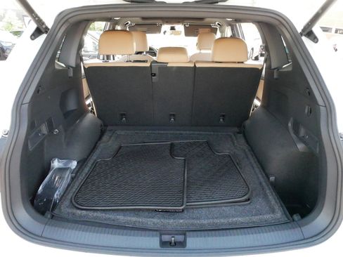 Certified 2024 Volkswagen Tiguan SE R-Line w/ MDO Package, Two-Row AWD/4WD image 18