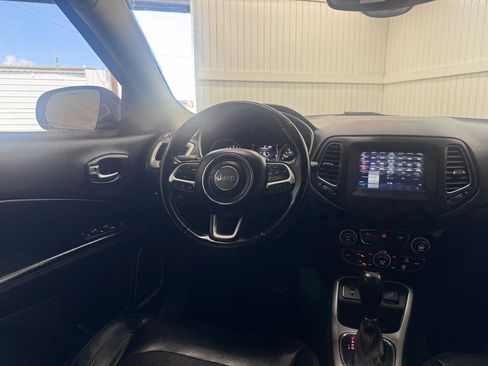 Used 2019 Jeep Compass Latitude FWD image 15