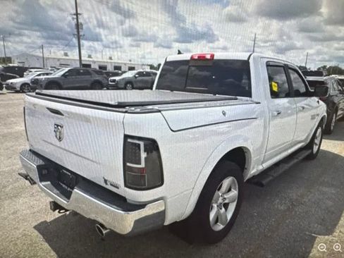 Used 2018 RAM 1500 SLT RWD image 3