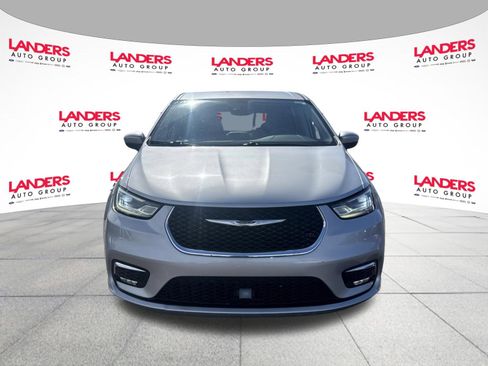 Used 2023 Chrysler Pacifica Touring-L FWD image 8