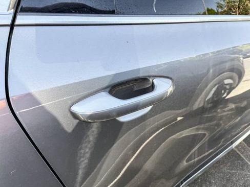 Used 2023 Kia Sorento EX w/ Panoramic Sunroof Package FWD image 11