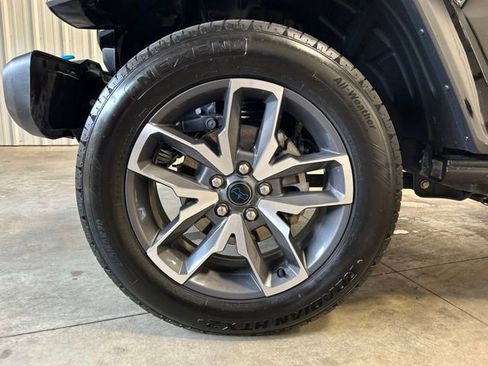 Used 2024 Jeep Wrangler Unlimited AWD/4WD image 10