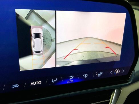 Used 2025 Chevrolet Equinox EV LT image 21