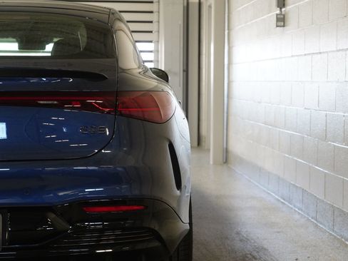 Used 2025 Mercedes-Benz EQS AMG 4MATIC image 11