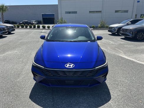 New 2025 Hyundai Elantra Limited image 9