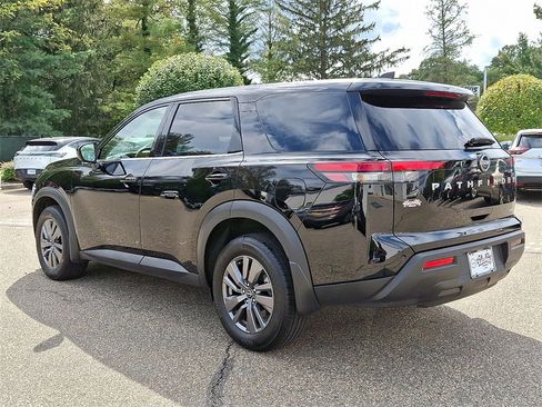 Certified 2024 Nissan Pathfinder S image 4