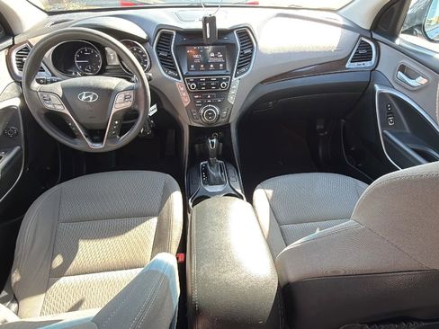 Used 2017 Hyundai Santa Fe SE image 31
