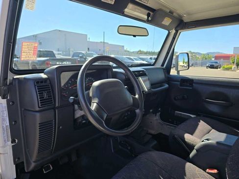 Used 2002 Jeep Wrangler X AWD/4WD image 9