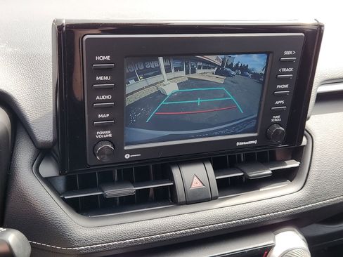 Used 2022 Toyota RAV4 LE image 15