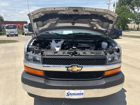 Used 2018 Chevrolet Express 3500 LT w/ LT Preferred Equipment Group RWD image 32