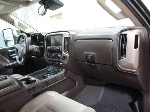 Used 2015 GMC Sierra 2500 Denali w/ Duramax Plus Package image 17