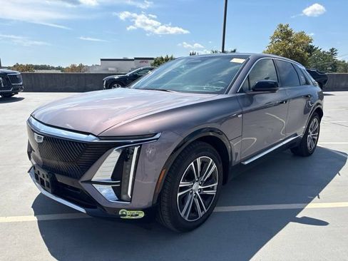 Certified 2024 Cadillac Lyriq Luxury AWD/4WD image 1