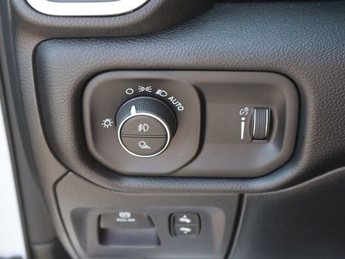Used 2021 RAM 1500 Big Horn RWD image 16