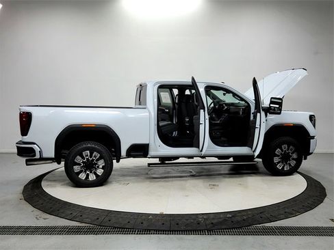 New 2026 GMC Sierra 2500 Denali w/ Denali Reserve Package image 16