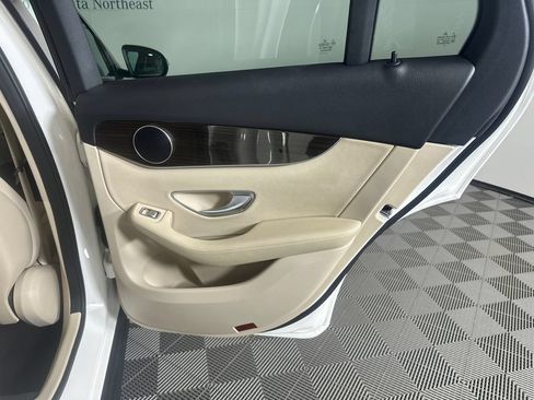 Used 2022 Mercedes-Benz GLC 300 image 18
