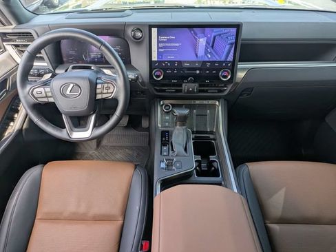 Used 2024 Lexus GX 550 w/ Accessory Package (31) AWD/4WD image 20