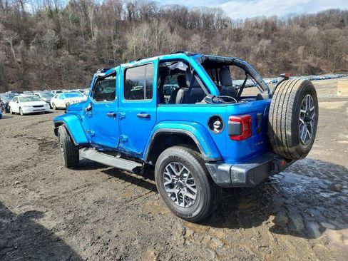 Used 2025 Jeep Wrangler Unlimited Sahara image 3