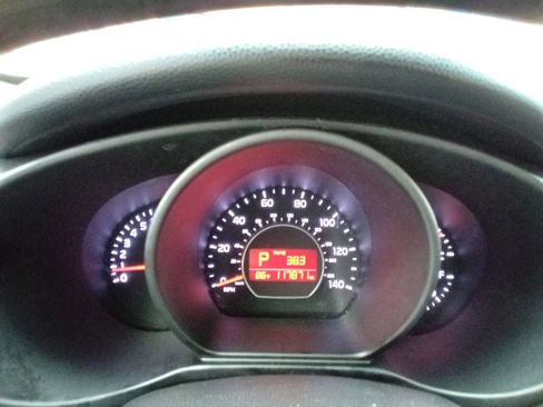 Used 2014 Kia Soul + FWD image 9