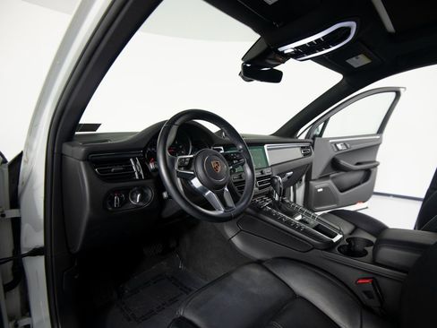 Certified 2020 Porsche Macan image 16