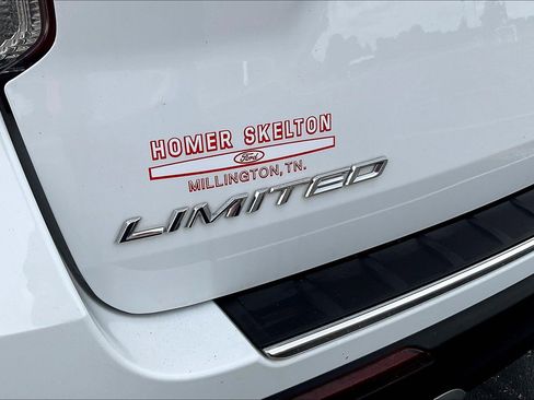 Used 2023 Ford Explorer Limited image 9