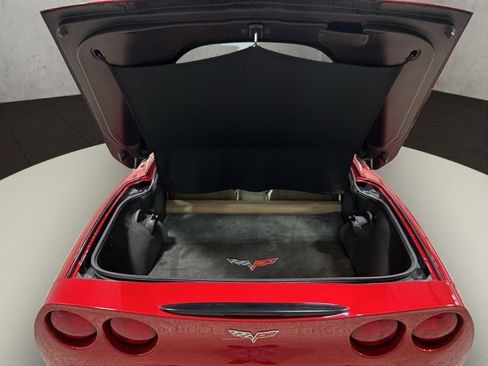 Used 2005 Chevrolet Corvette Coupe w/ Preferred Equipment Group RWD image 21