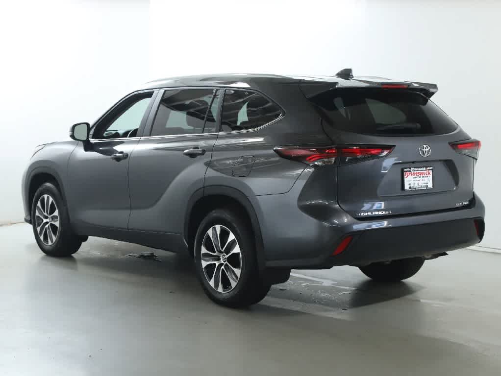 Used 2024 Toyota Highlander XLE AWD/4WD image 52