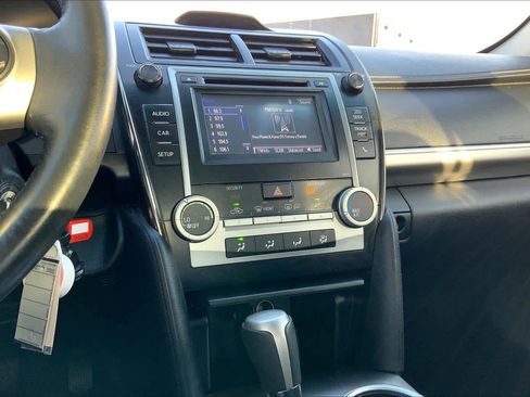 Used 2014 Toyota Camry SE FWD image 34