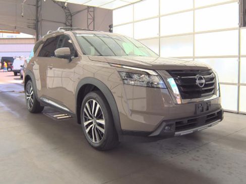 Used 2023 Nissan Pathfinder Platinum w/ Cargo Package AWD/4WD image 2