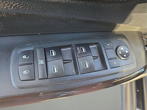 Used 2019 Jeep Cherokee Latitude Plus image 14