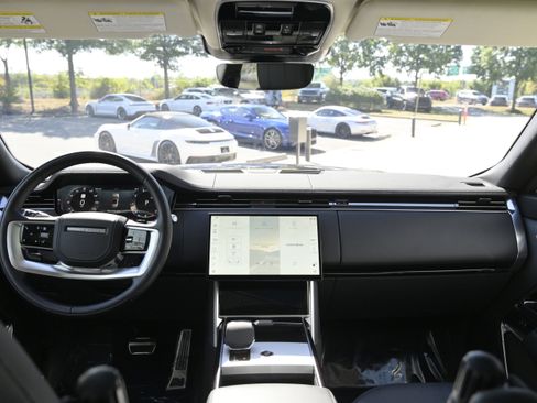 Used 2024 Land Rover Range Rover SE image 41