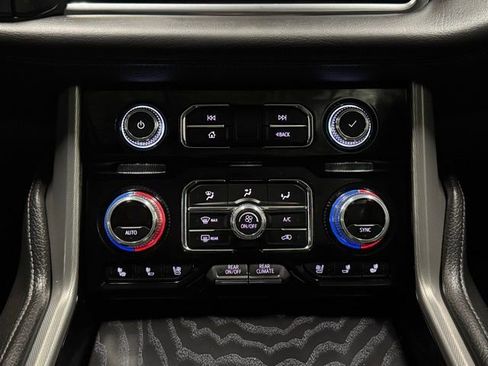 Used 2022 GMC Yukon XL Denali w/ Denali Premium Package image 35