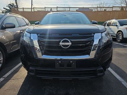 Certified 2023 Nissan Pathfinder SV w/ SV Premium Package image 2