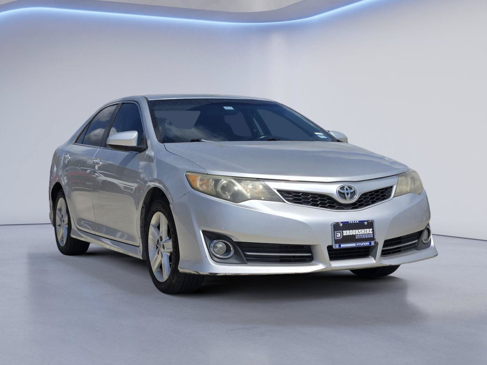 Used 2014 Toyota Camry SE FWD image 3