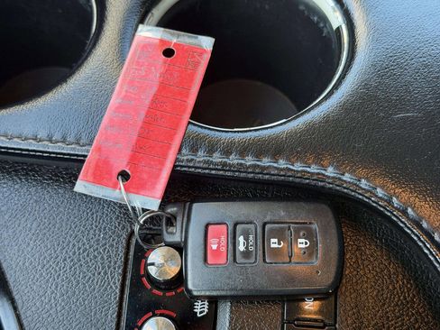 Used 2018 Toyota Avalon XLE image 51