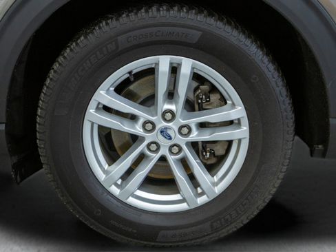 Used 2021 Ford Explorer XLT AWD/4WD image 9