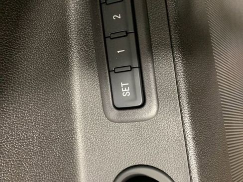 Used 2019 Chevrolet Equinox Premier image 18