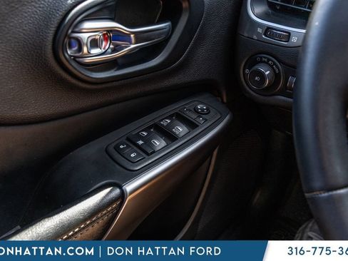 Used 2022 Jeep Cherokee Latitude Lux AWD/4WD image 11