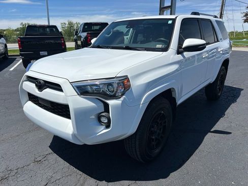 Used 2022 Toyota 4Runner SR5 Premium w/ Moonroof Package AWD/4WD image 9