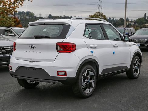 Used 2026 Hyundai Venue SEL image 9