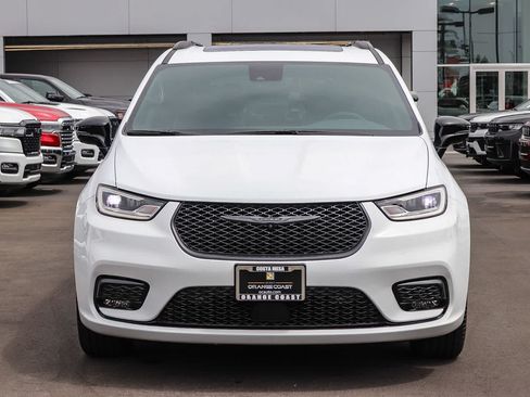 New 2026 Chrysler Pacifica Limited w/ S Appearance Package FWD image 2